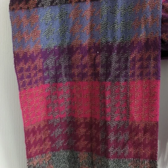 Soft Scarf - Picture 3 of 4